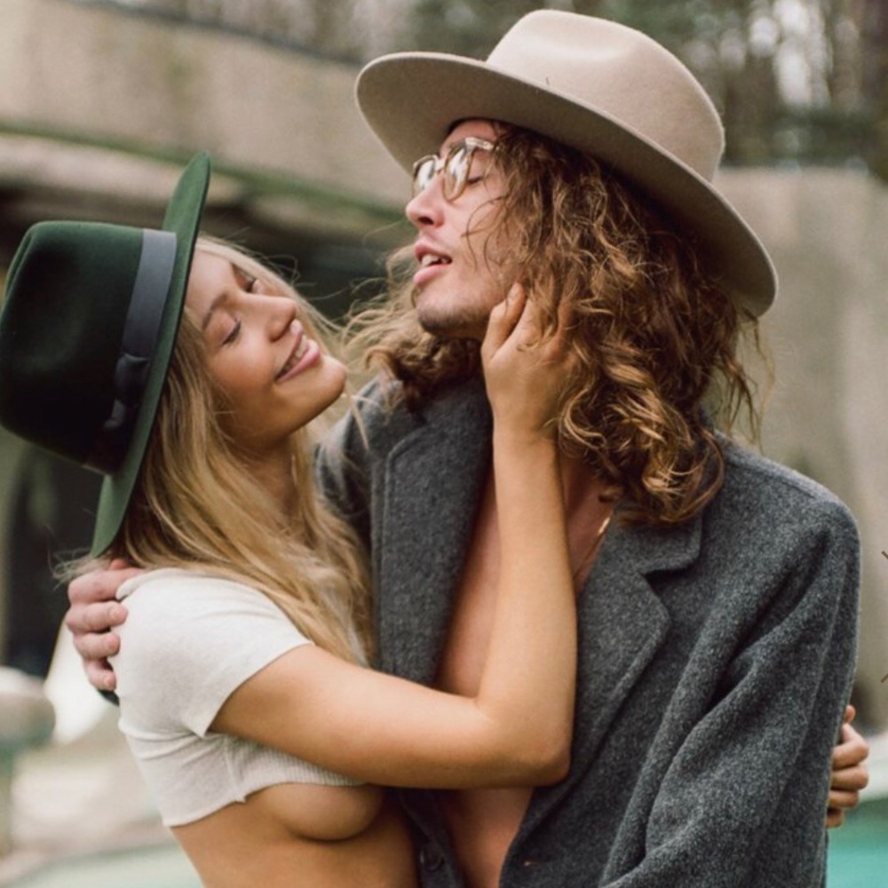 🔥ONLY BLACK LEFT!!🎉HOST PICK RARE LOC STIFF BRIM